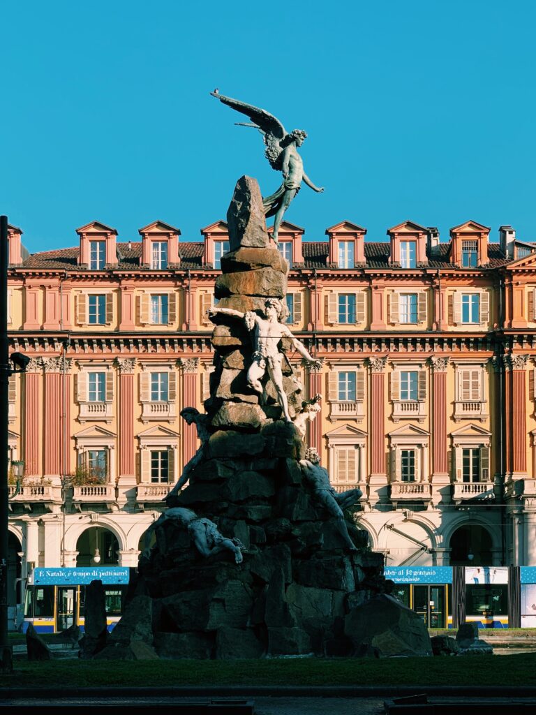 piazza statuto, torino magica