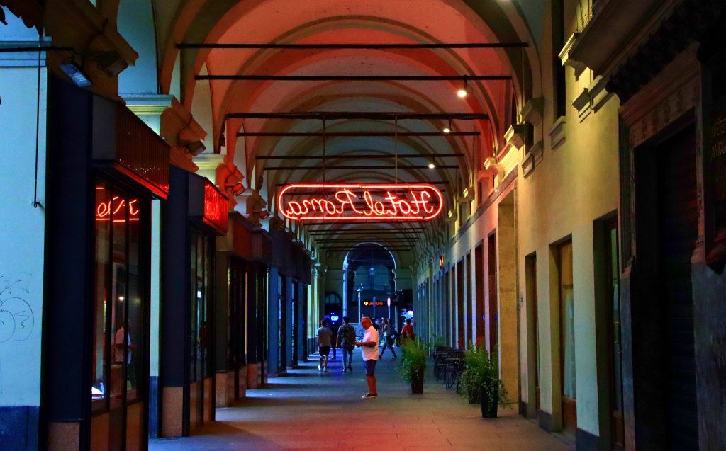 portici piazza carlo felice torino