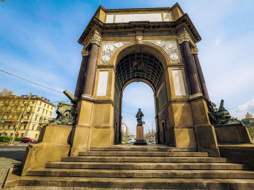 monumento artigliere corso vittorio emanuele II